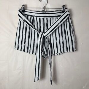 Lucid-Pink Belt Tie Pockets Shorts Medium